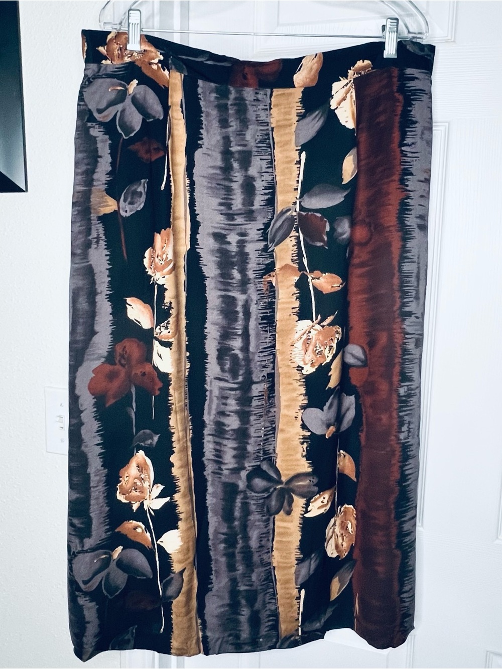 VTG Bentley Sz 2X Women's Floral Stripe Midi Skirt in Black and Brown Rayon